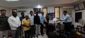 स्मार्ट प्रीपेड लागू न करण्याबाबत आप चे मुख्य अभियंत्याना निवेदन !