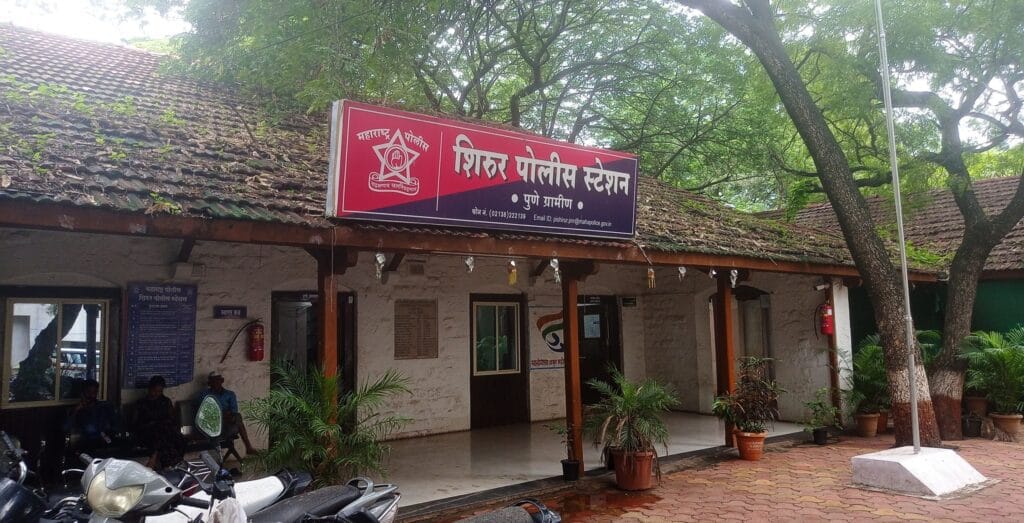 'शिरुर' तालुक्यात 15 वर्षीय मुलीचा अपघातात दुर्दैवी मृत्यु झाला आहे.ही घटना मांडवगण फराटा, तालुका- शिरूर येथे घडली आहे. तर शिरुर शहरात 73,500 रुपये किंमतीचा माल चोरीला गेला आहे. दोन्ही घटनांची नोंद 'शिरुर' पोलिस ठाण्यात करण्यात आली आहे.