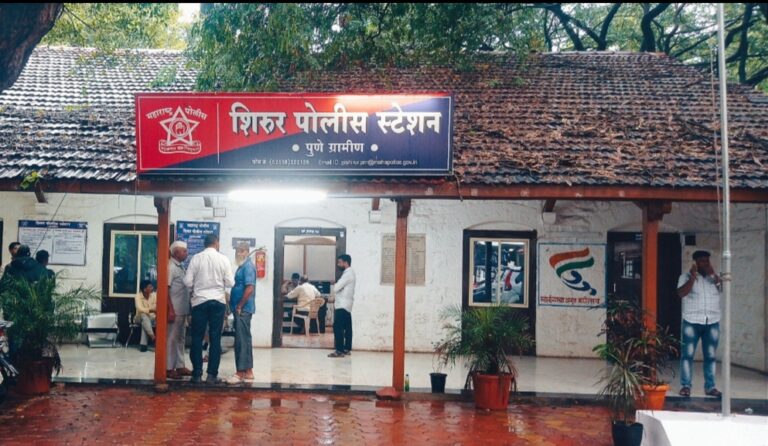 Shirur Taluka Crime News : पनीर बनवण्याच्या प्लॅन्ट मधे भागीदार बनवण्याचे अमिष दाखवुन 1कोटी 84 लाख 66 हजार 658 रुपयांना महिलेला गंडा घातला गेला आहे. शिरुर तालुक्यातील केसनंद येथील येथील घटना आहे.पिडीत महिलेने शिरुर पोलिस स्टेशन मधे याबाबत फिर्याद दाखल केली आहे. शिरुर पोलिस पुढील तपास करत आहेत.