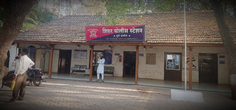 Hath bhatti Daru Virodhi Andolan:शिरूर तालुक्यात हातभट्टी दारूविरोधात वाढता आवाज — योगेश भोसले यांनी अमरण उपोषणाची घोषणा केली आहे. गावोगावी पसरलेली हातभट्टीची व्याप्ती, बळी गेलेली कुटुंबे आणि प्रशासनाची उदासीनता या मुद्द्यांवर त्यांनी लक्ष वेधले आहे. ही बातमी सामाजिक प्रश्नांवर भाष्य करणारी आहे.