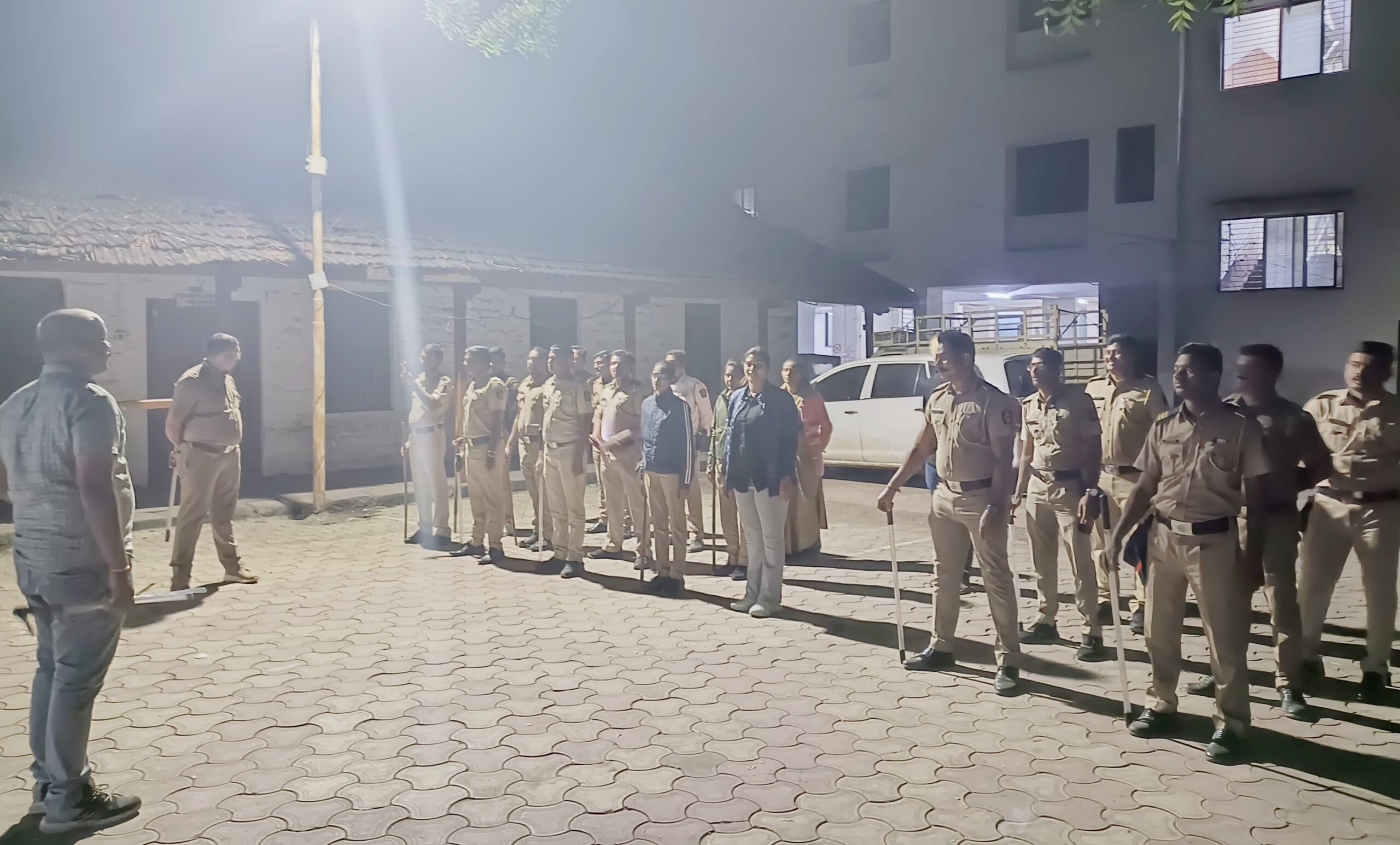 शिरूर नगरपरिषद निवडणूक 2025 : पोलिस प्रशासन सज्ज — शिरूर शहरात रूट मार्च !