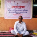 Shirur Encroachment Protest 2026 : अमरण उपोषण करत बसलेले सामाजिक कार्यकर्ते – शिरूरमधील अन्यायाविरोधातील आंदोलन
