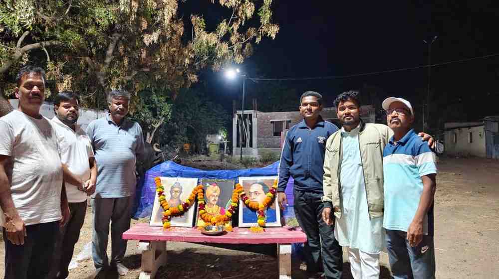 Samrat Ashok Jayanti : जांबुत येथे चक्रवर्ती सम्राट अशोक जयंती उत्साहात साजरी 2 Samrat Ashok Jayanti