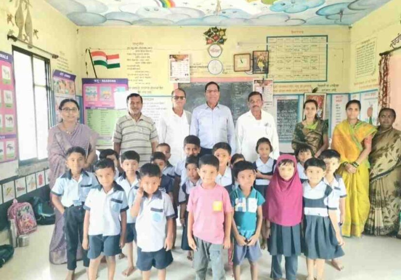 Peth Anganwadi Good Manners Training by senior citizens Walwa Sangli children session