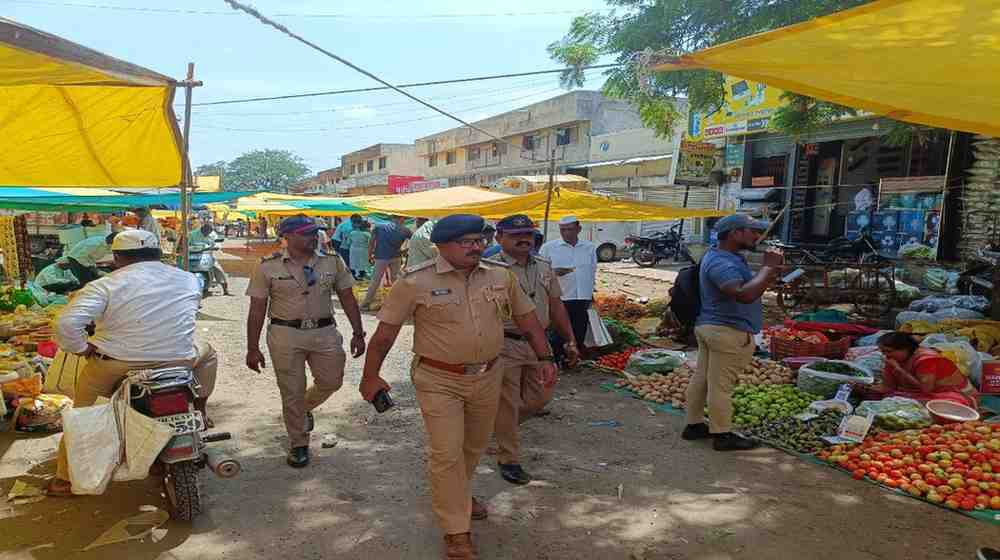 Shirur Weekly Market Police Patrol during security patrol at Shirur Market Yard on 27 June 2026