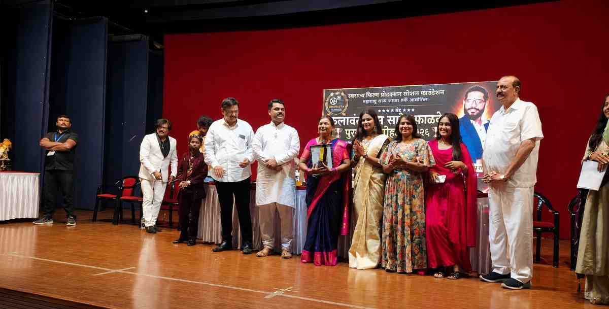 Dadasaheb Falke Award 2026 : दादासाहेब फाळके पुरस्कार सोहळ्यात अलका जोगदंड आणि श्रीराम विधाटे यांचा सन्मान