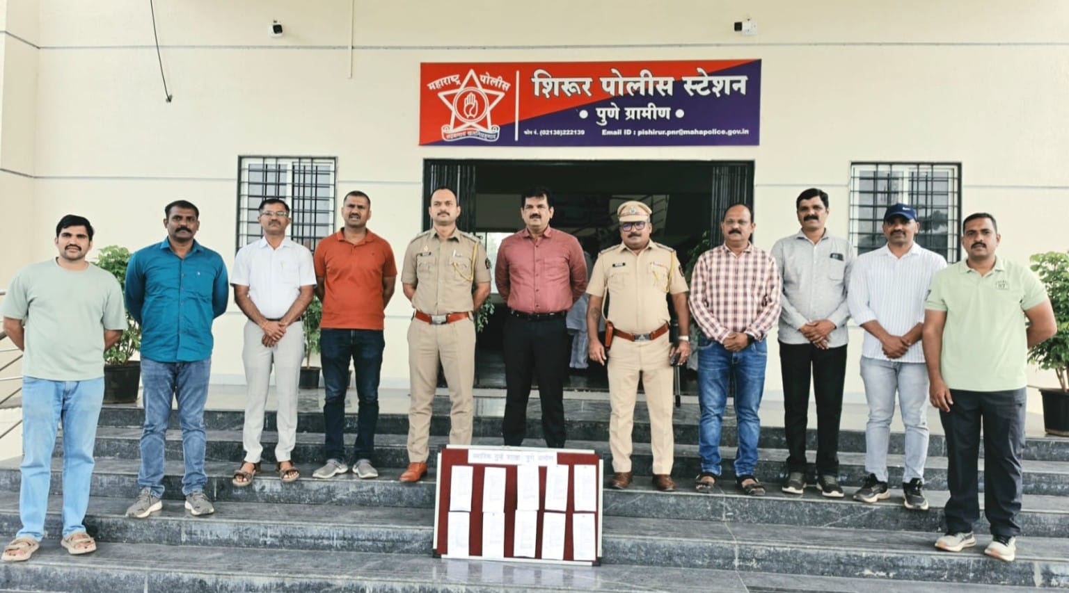 Shirur Crime Gharphodi:शिरूर पोलीस ठाण्यासमोर घरफोडी प्रकरणातील कारवाईनंतर पोलीस पथक